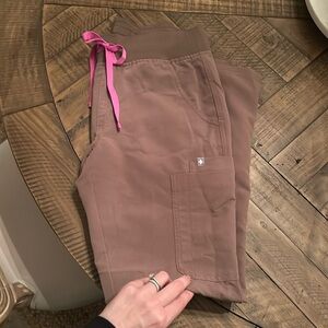 Figs Smokey taupe colorway Yola Skinny scrub pants 2.0 size XS